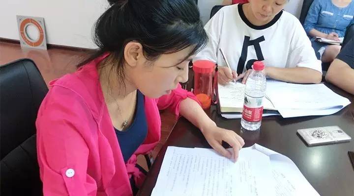 億誠(chéng)建設(shè)各部門(mén)部長(zhǎng)做半年匯報(bào)