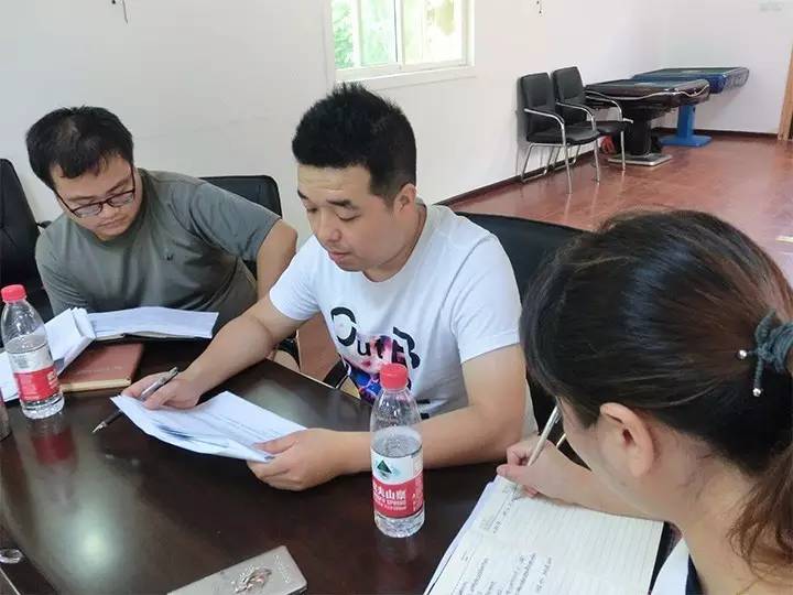 億誠(chéng)建設(shè)各部門(mén)部長(zhǎng)做半年匯報(bào)