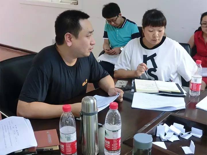 億誠(chéng)建設(shè)各部門(mén)部長(zhǎng)做半年匯報(bào)