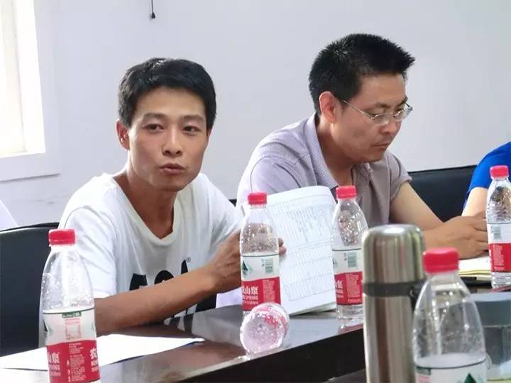 億誠(chéng)建設(shè)各部門(mén)部長(zhǎng)做半年匯報(bào)