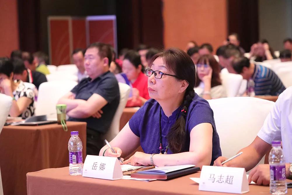 資深物業師—岳娜 資深物業師—岳娜