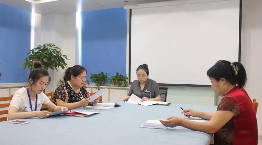 億誠公司黨支部學習踐行《黨員就要有黨員的樣子》 億誠公司黨支部學習踐行《黨員就要有黨員的樣子》