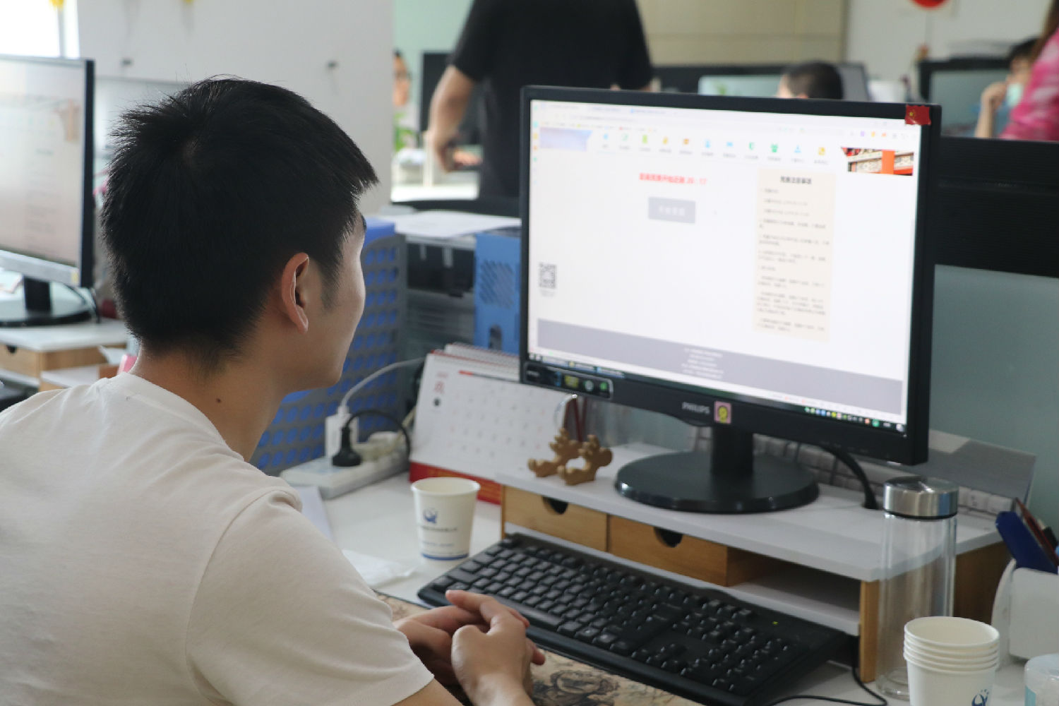 參賽人員積極答題 參賽人員積極答題