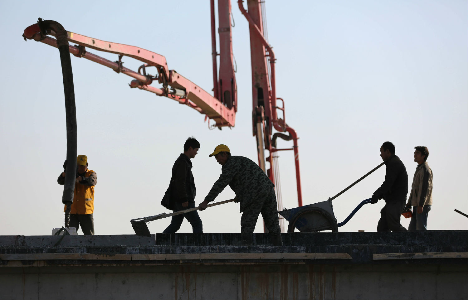 建筑工程中，哪些因素會影響施工進度呢？