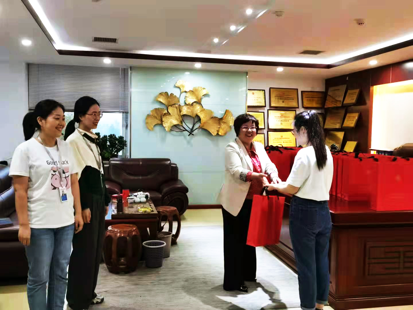 花好月圓，情暖中秋|億誠公司祝大家中秋節快樂！