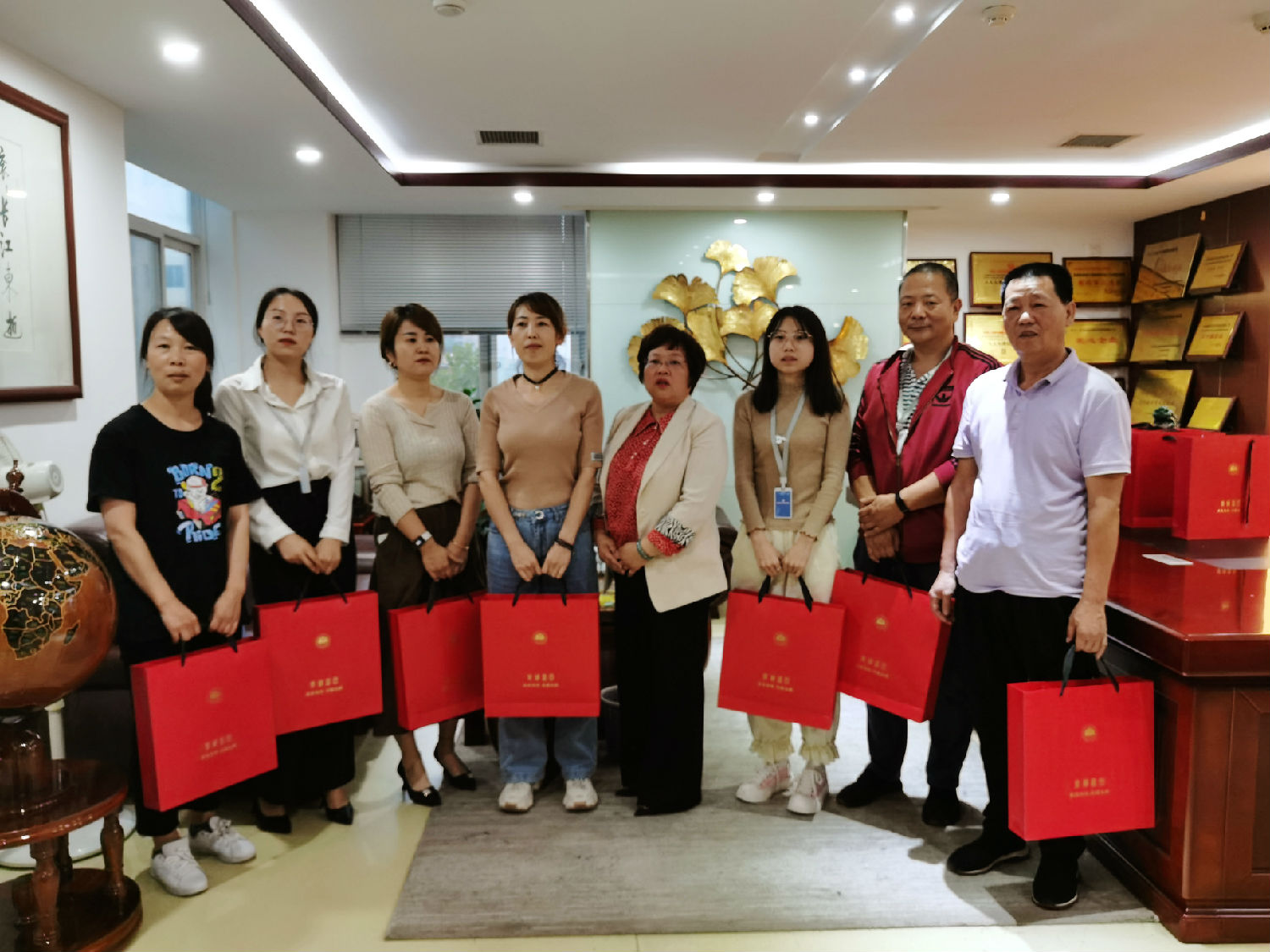 花好月圓，情暖中秋|億誠公司祝大家中秋節快樂！