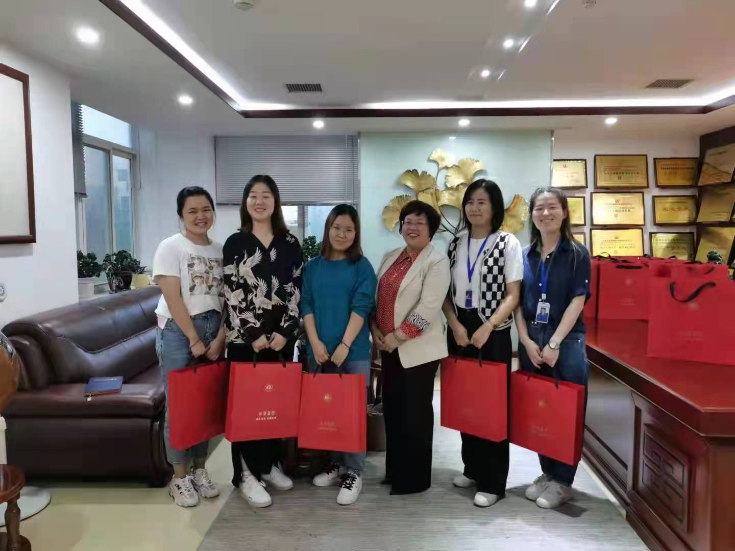 花好月圓，情暖中秋|億誠公司祝大家中秋節快樂！