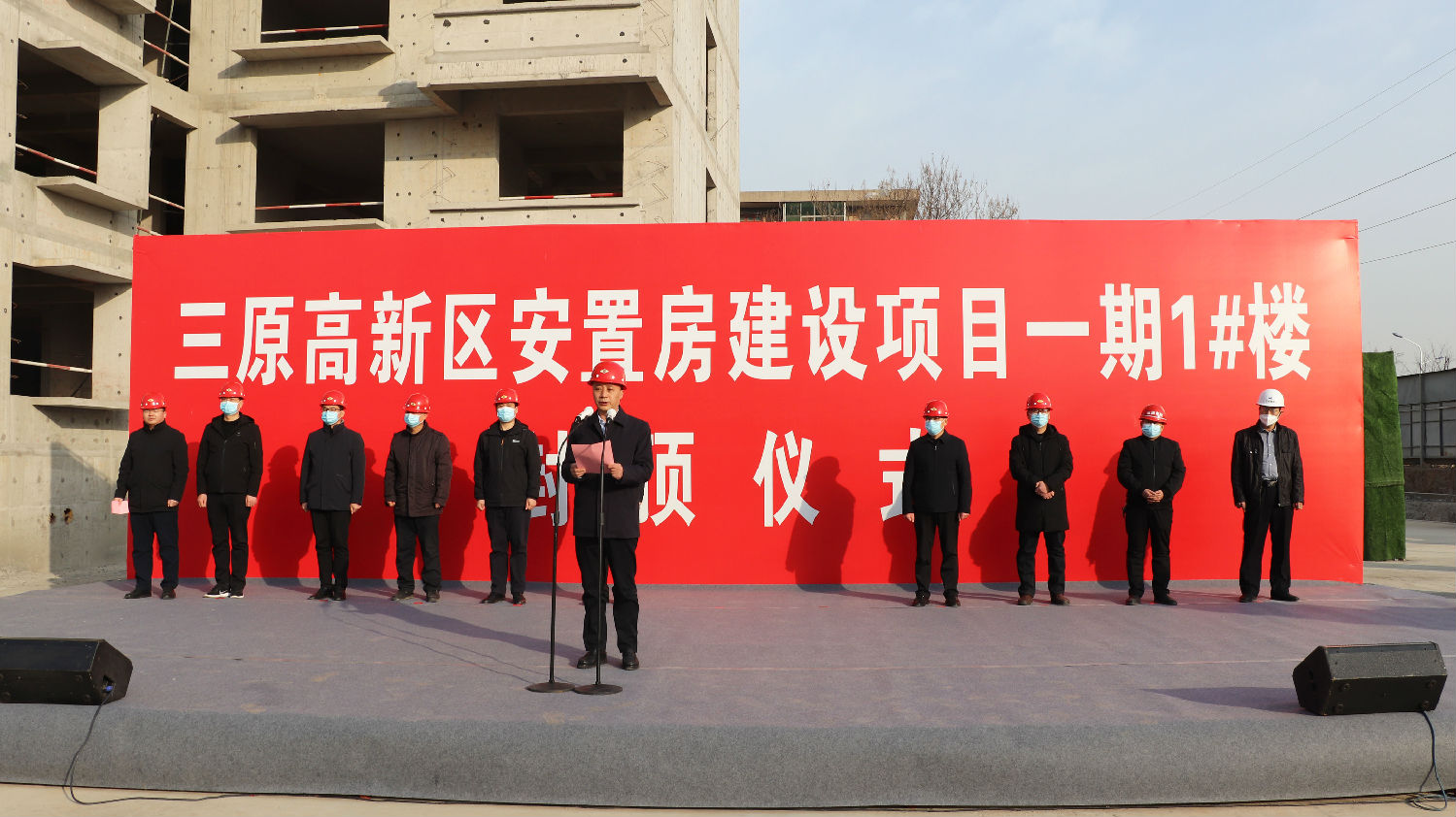 年近歲末 喜封金頂—億誠管理承監(jiān)的三原高新區(qū)安置房項(xiàng)目順利封頂 年近歲末 喜封金頂—億誠管理承監(jiān)的三原高新區(qū)安置房項(xiàng)目順利封頂