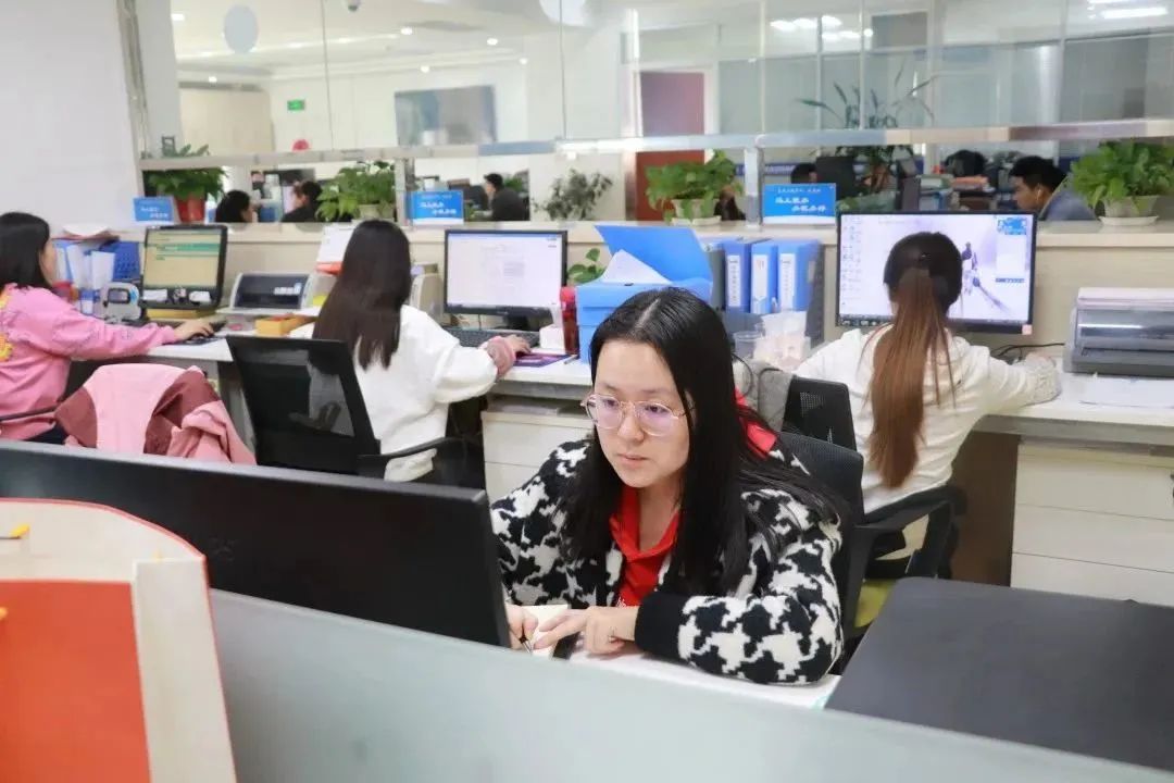 情暖女神節 巾幗綻芳華——億誠管理三八婦女節觀影活動 情暖女神節 巾幗綻芳華——億誠管理三八婦女節觀影活動