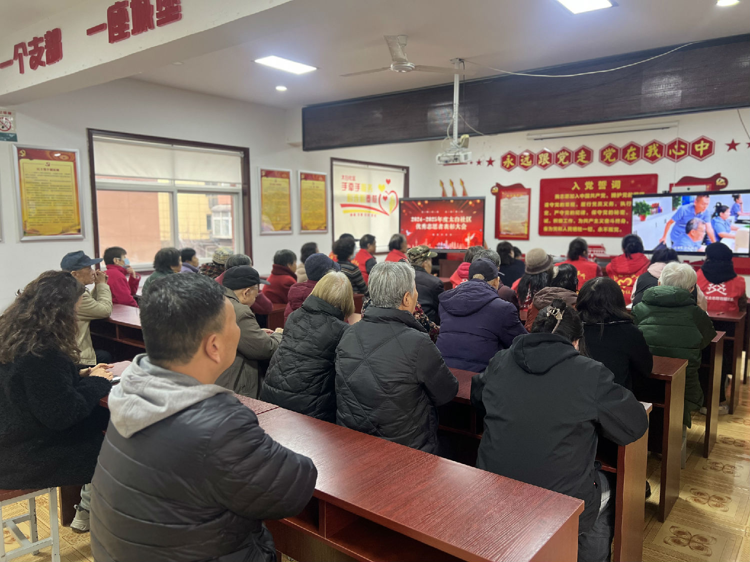 人大代表助力3?5表彰志愿，傳承雷鋒精神